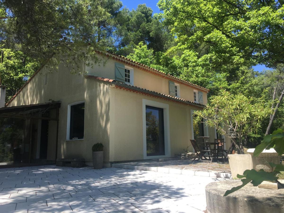Villa De Carbonelle Pierrevert Exterior photo